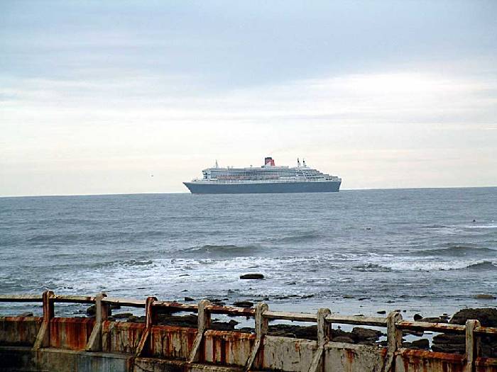 Queen Mary 2 heading north towards Edinburgh away from it's close proximity to Tynemouth. 12 july 2004
